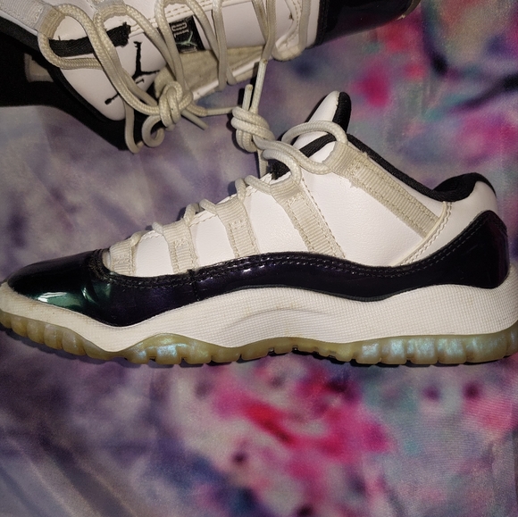 Jordan 11 Low Iridescent 1Y - Picture 3 of 9